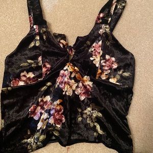 Velvet floral keyhole top!